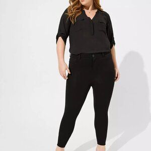 Studio by Torrid – Skinny Studio Luxe Ponte Mid-Rise Pant – Size 22